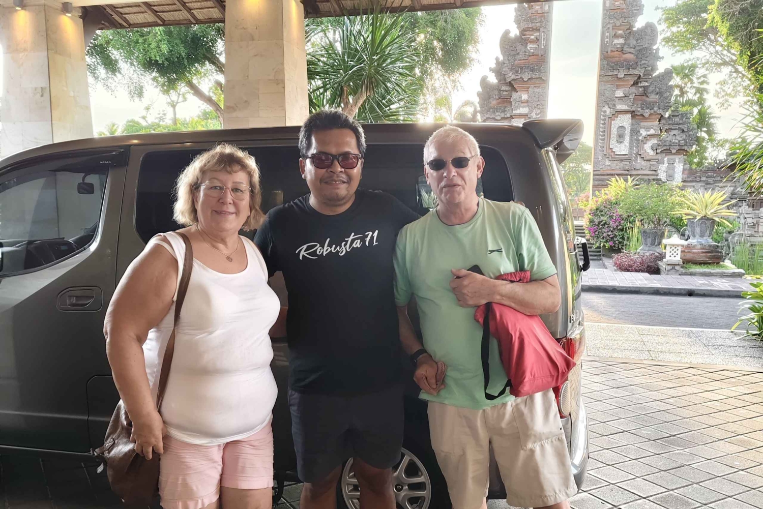 Traslado al aeropuerto de Bali, llegada o salida de la zona de Seminyak