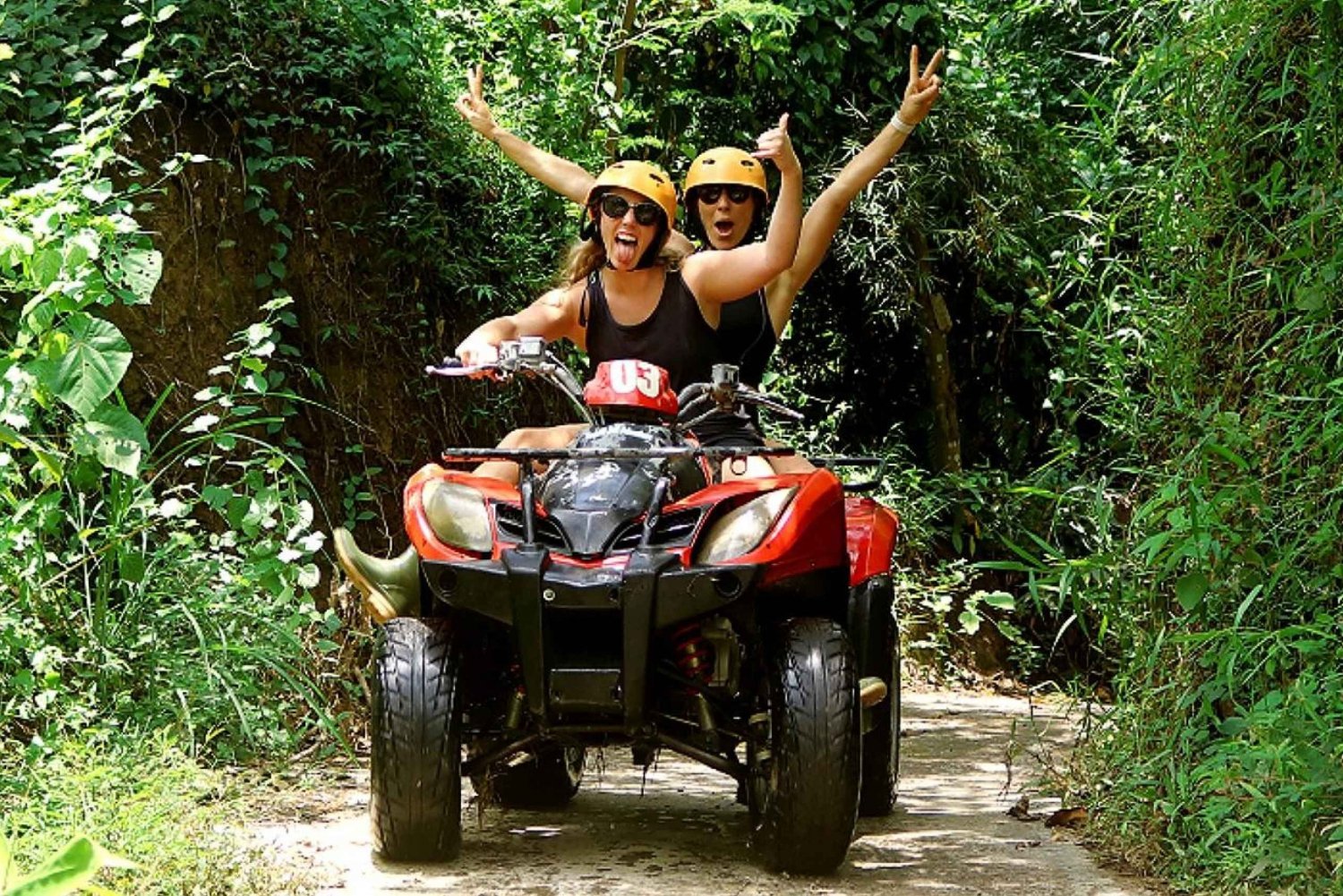 Bali ATV Expedition: Bali: Viidakko, luolat, riisi, tunnelit, vesiputous.