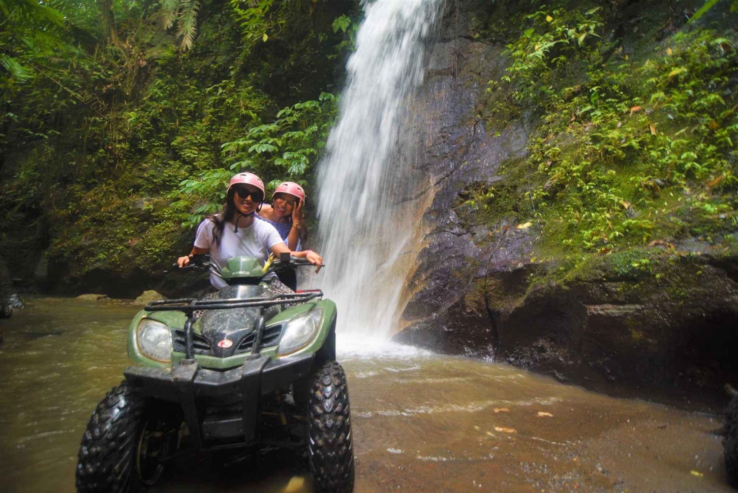 Bali: ATV Quad Bike Adventure til lang tunnel og vandfald