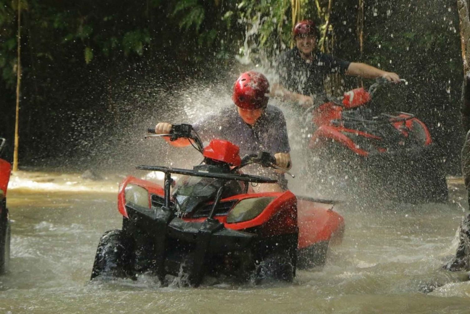Bali ATV-tur i Ubud gennem tunneller, rismarker og vandpytter