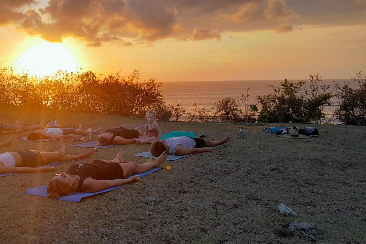 Bali: lezione di yoga sulla scogliera di Balangan con vista sull'oceano