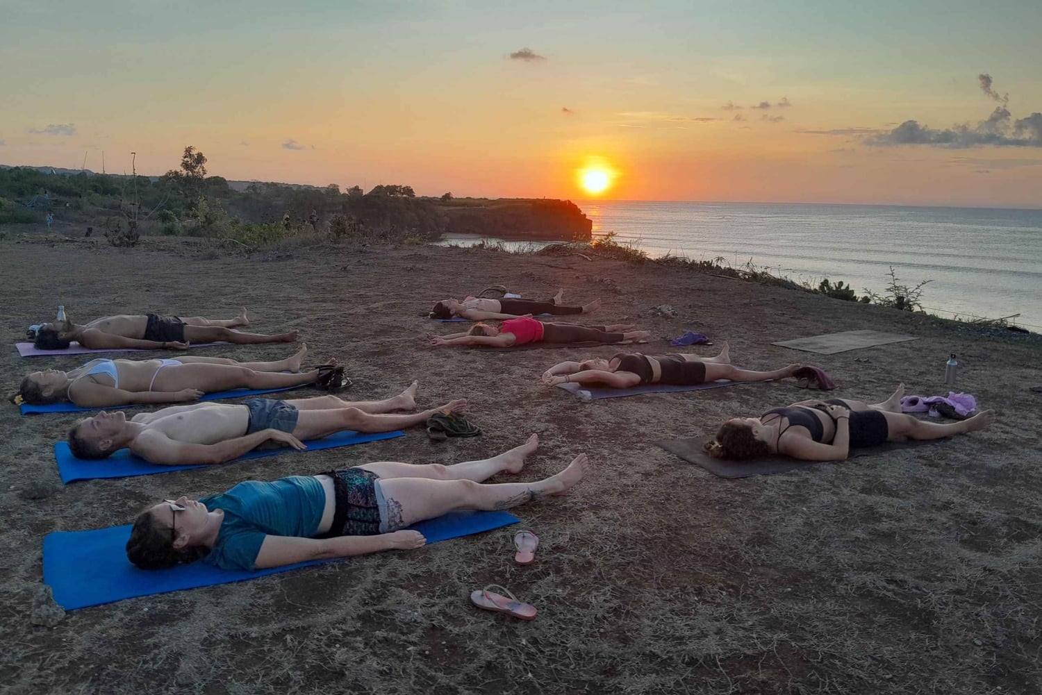 Bali: lezione di yoga sulla scogliera di Balangan con vista sull'oceano