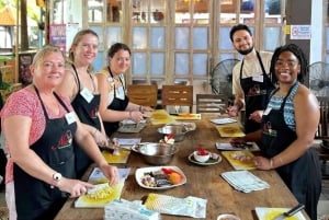 Bali: Balinese and Rendang Cooking Class with Market Tour