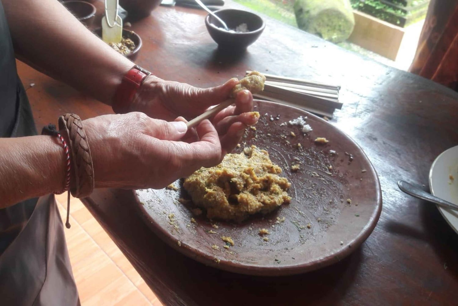Bali: lezione di cucina balinese e canang sari con servizio navetta