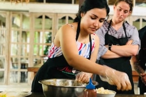 Bali: Balinese Cooking Class and Market Tour