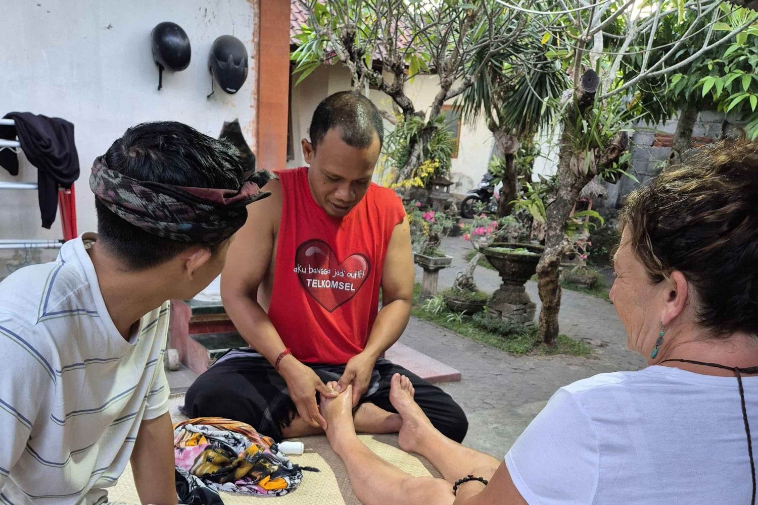 バリ島：神聖なバリ式ヒーリング＆伝統的な神経療法をご体験ください