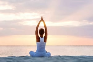 Bali: sessione di yoga sulla spiaggia e rilascio delle emozioni
