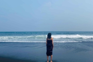 Bali: sessione di yoga sulla spiaggia e rilascio delle emozioni