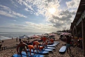 Bali: Lezioni di surf per principianti e intermedi a Canggu