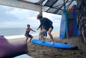 Bali: Begynder- og mellemlektioner i surfing i Canggu