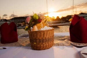 Bali Benoa: Cena Crucero Romántica de 5 platos con Música en Directo
