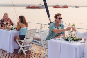 Bali Benoa: 5-Course Romantic Evening Cruise with Live Music