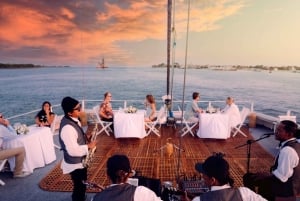 Bali Benoa: 5-Course Romantic Evening Cruise with Live Music