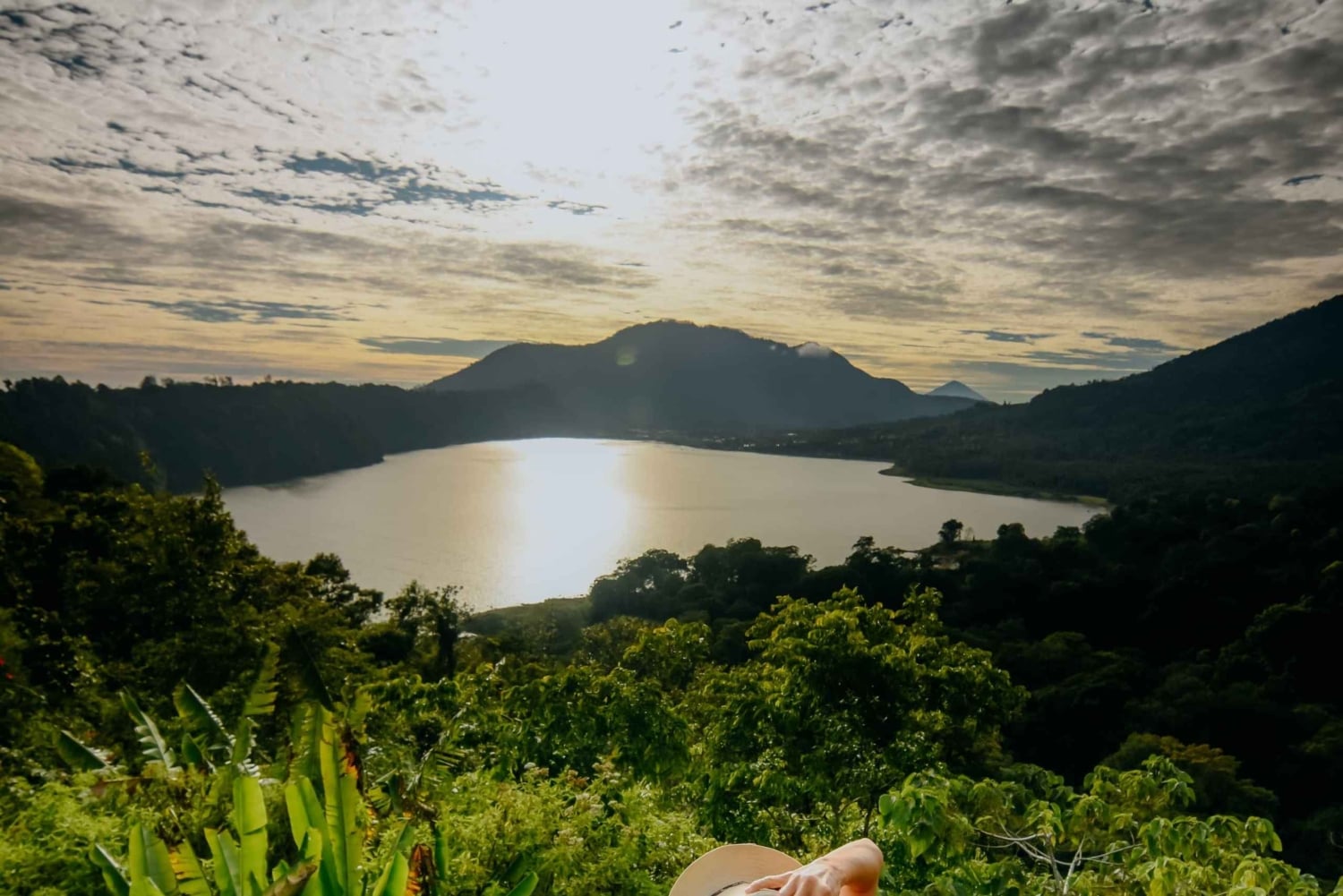 バリ島：セルーカンバワン港発寄港地観光1日ツアー