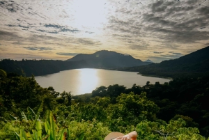 バリ島：セルーカンバワン港発寄港地観光1日ツアー