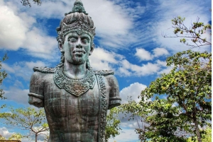 Bali: Customised Uluwatu Tour With Transfer Drop off/Pick up