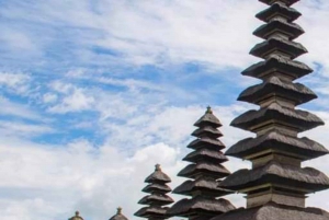 Bali: Spersonalizowany prywatny czarter samochodu z opcjonalnym przewodnikiem