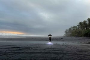Bali: tour in moto da cross alla Black Beach