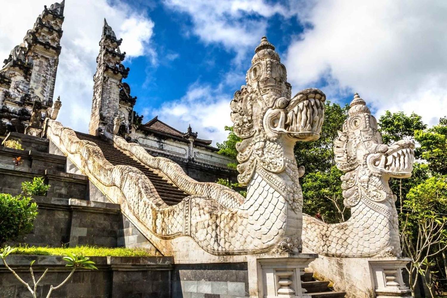Bali: East Bali Tour with Lempuyang Temple & Virgin Beach