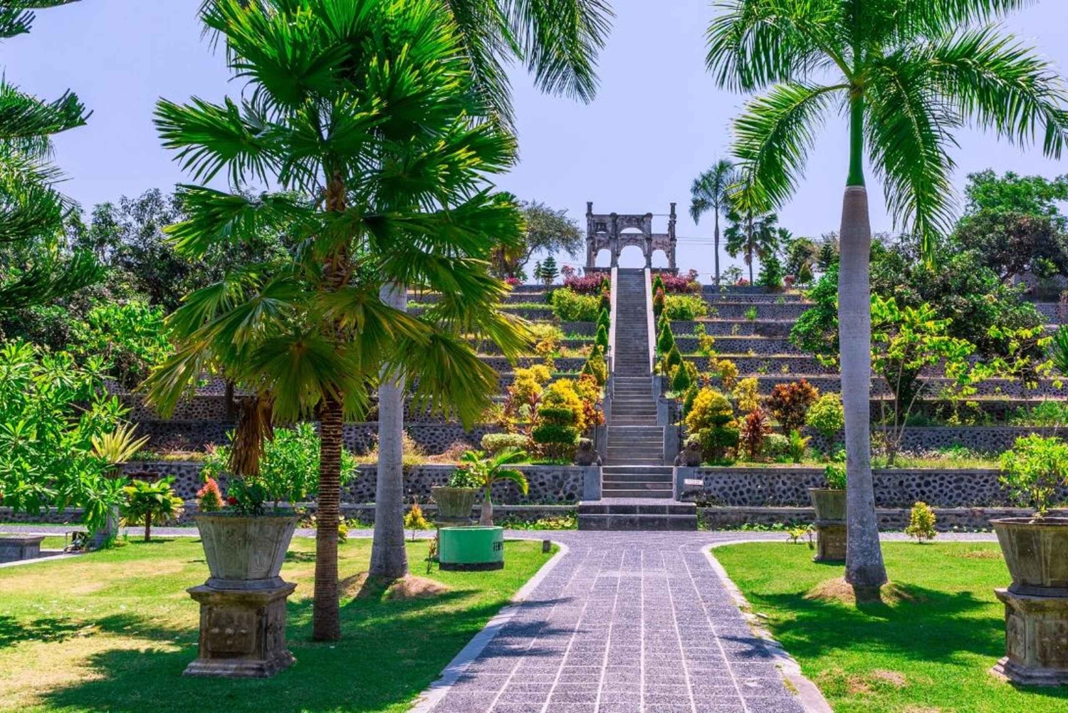 Bali: East Bali Tour with Lempuyang Temple & Virgin Beach