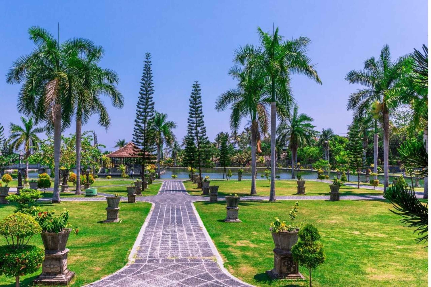 Bali: East Bali Tour with Lempuyang Temple & Virgin Beach