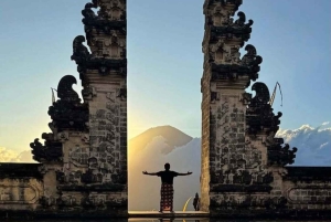 Bali: East Ubud Motorbike Tour with Driver & Pickup