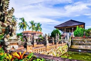 バリ島：神聖な山々から永遠の花の谷まで