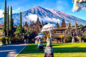 バリ島：神聖な山々から永遠の花の谷まで