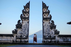 Bali gate of heaven with photography