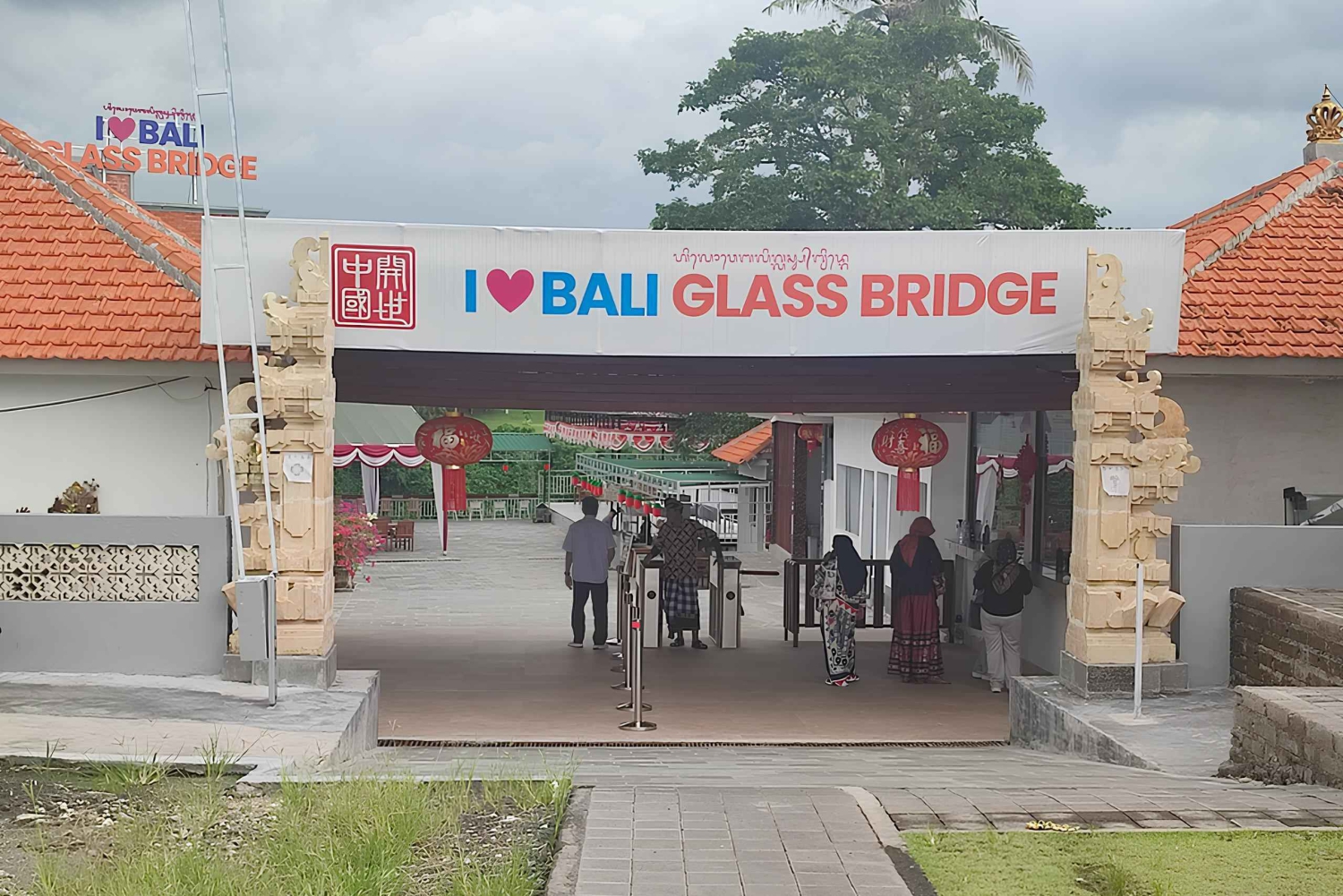 Bali: Eintrittskarte für die Glasbrücke