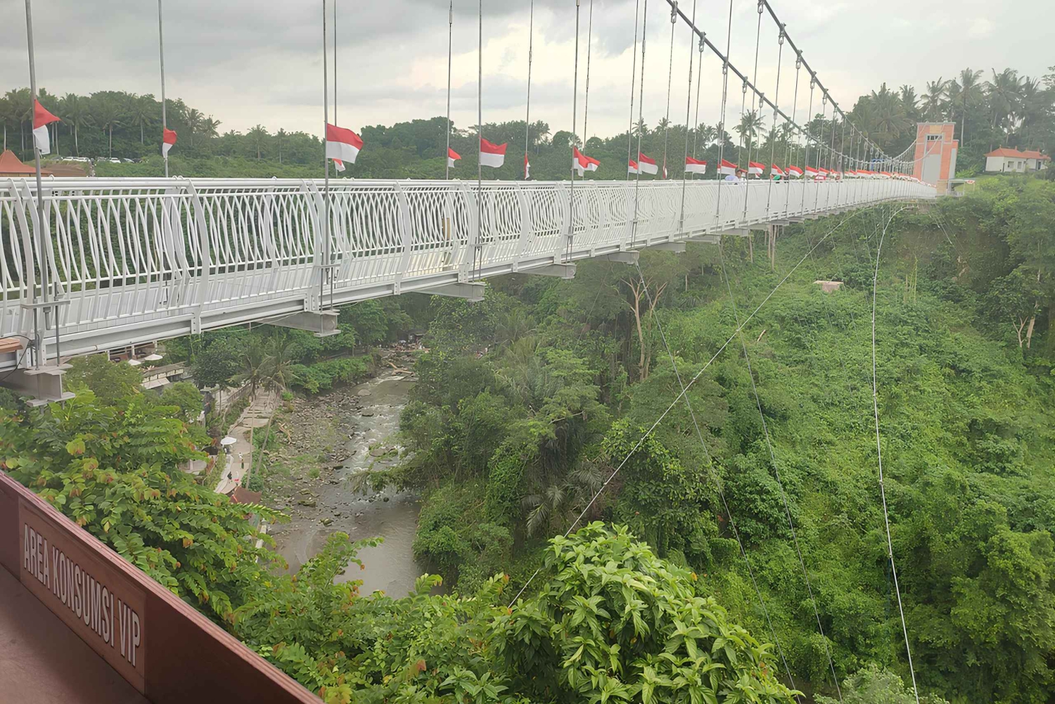 Bali: Eintrittskarte für die Glasbrücke
