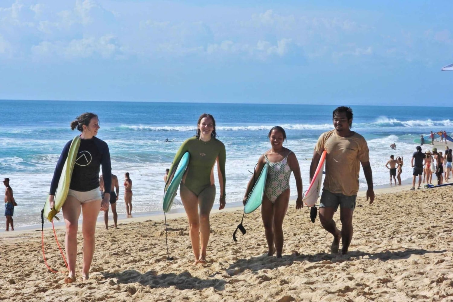 Bali: Gruppesurfing for nybegynnere med videoanalyse