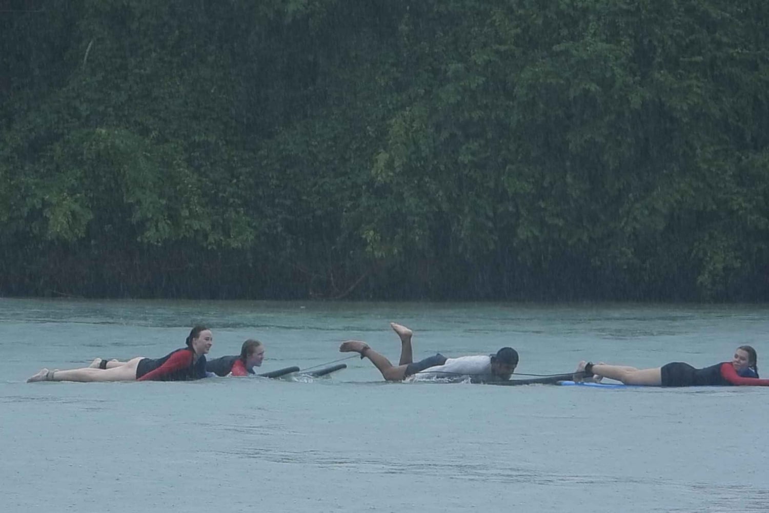 Bali: Gruppesurfing for nybegynnere med videoanalyse