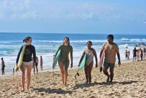 Bali: Gruppesurfing for nybegynnere med videoanalyse