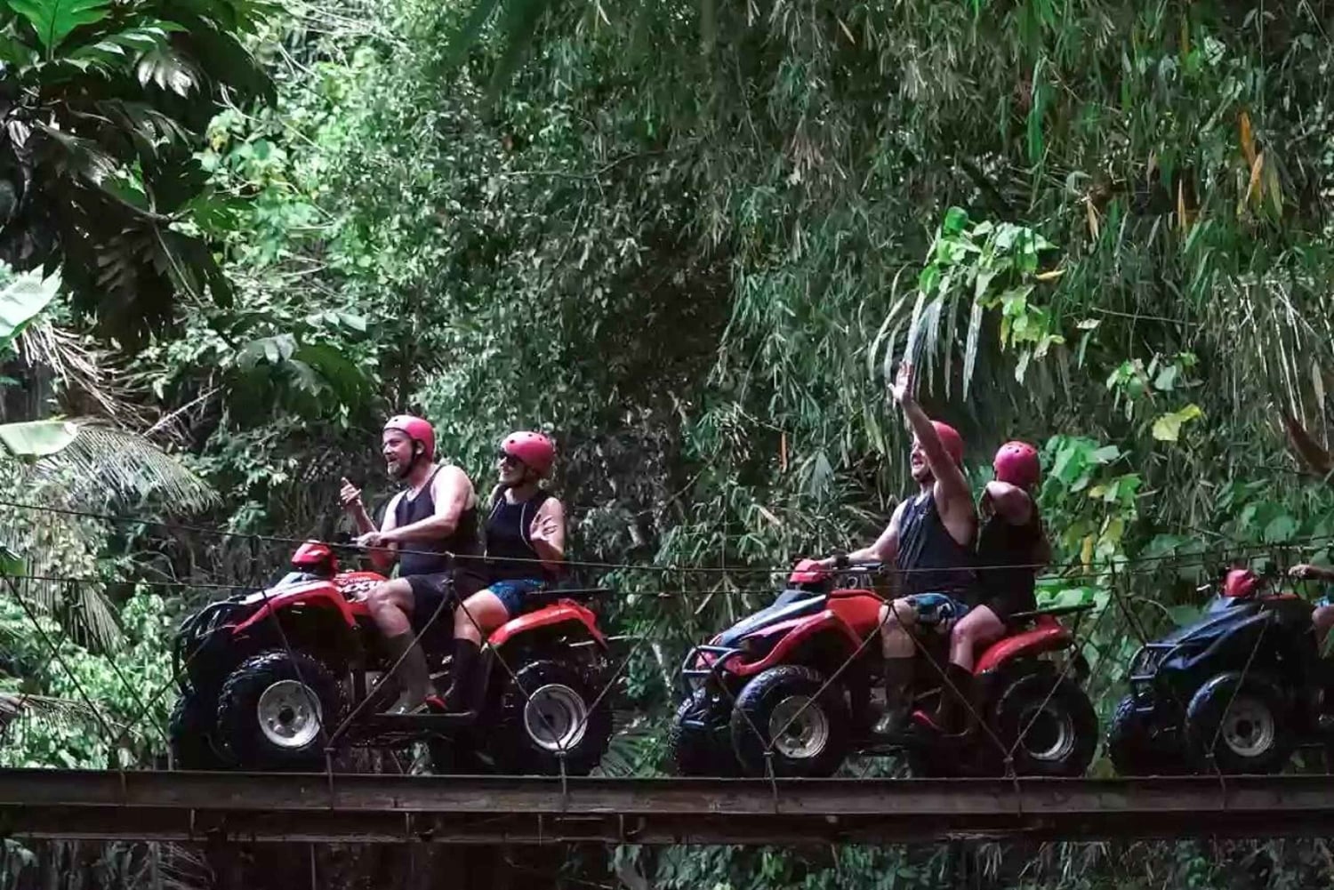 Bali: Passeio guiado de ATV pela selva e pela Gruta de Barong