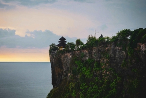 Bali: Puesta de Sol en Uluwatu de Medio Día con Danza Kecak y Cena