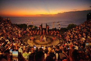 Bali: Puesta de Sol en Uluwatu de Medio Día con Danza Kecak y Cena