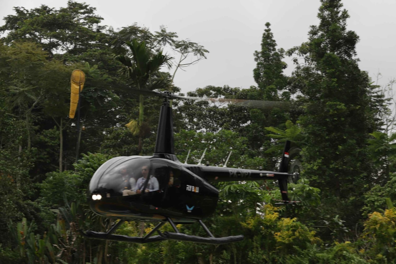 Вертолетный тур на Бали: испытайте роскошь и приключения