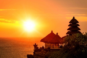 Bali Heritage: Taman Ayun, Apinat, & Tanah Lot auringonlasku.