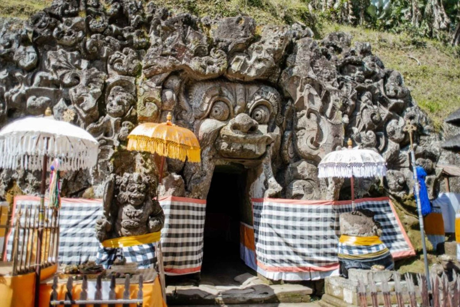 Bali: Ukryty kanion, wodospad i świątynia - prywatna wycieczka