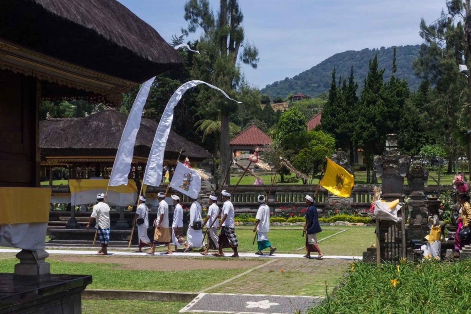 Bali: Hidden Highlands, Sacred Lakes & Authentic Munduk