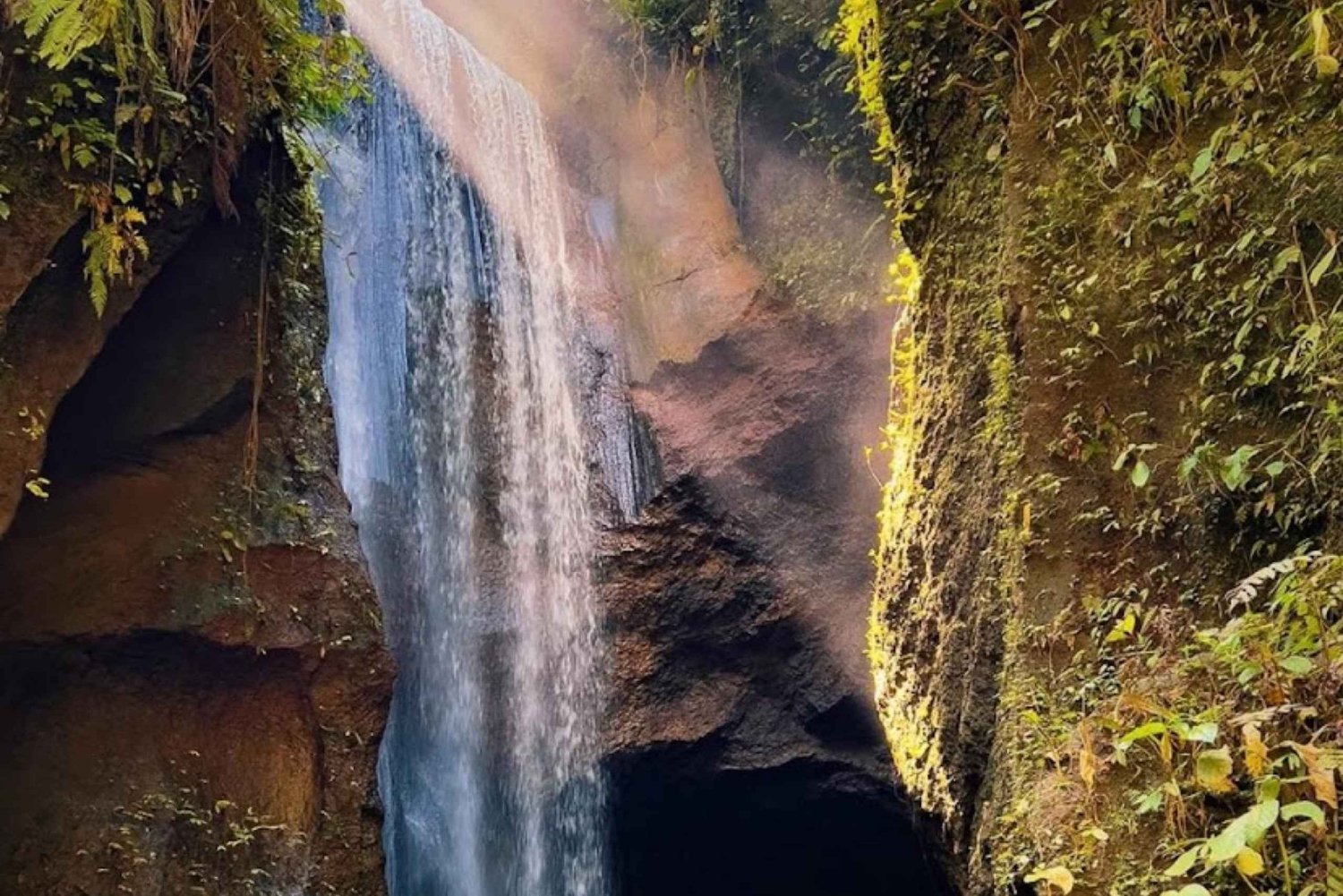 Bali: tour guidato tra cascate nascoste e il tempio di Sukawati