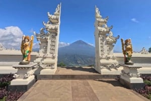 Bali: Auringonnousu- tai auringonlaskukierros Savana Tianyarilla