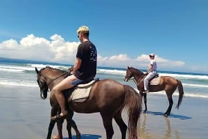 Bali : Excursion à cheval sur la plage de Seminyak, transport inclus