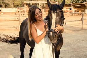 Bali, Indonesia: giro a cavallo privato tra scogliere e villaggio