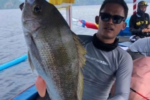 Fiske på Bali med traditionell båt