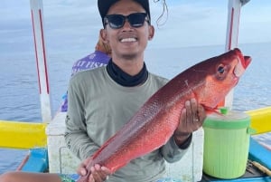 Fiske på Bali med traditionell båt