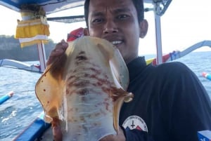 Fiske på Bali med traditionell båt