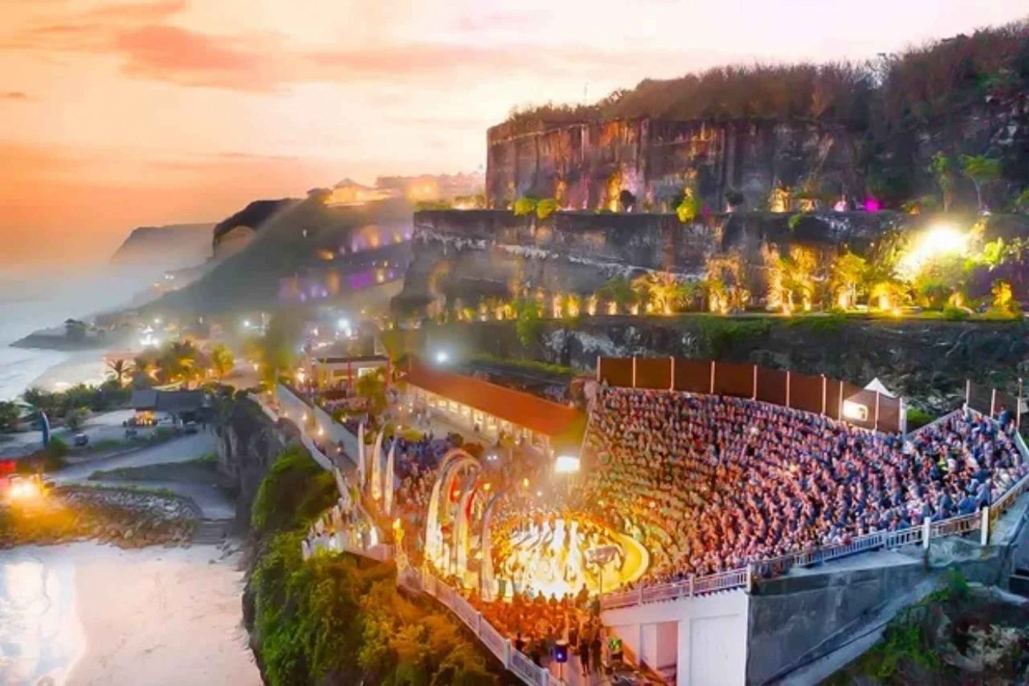 Danse du feu Melasti Kecak, coucher de soleil et vue sur les falaises de Bali