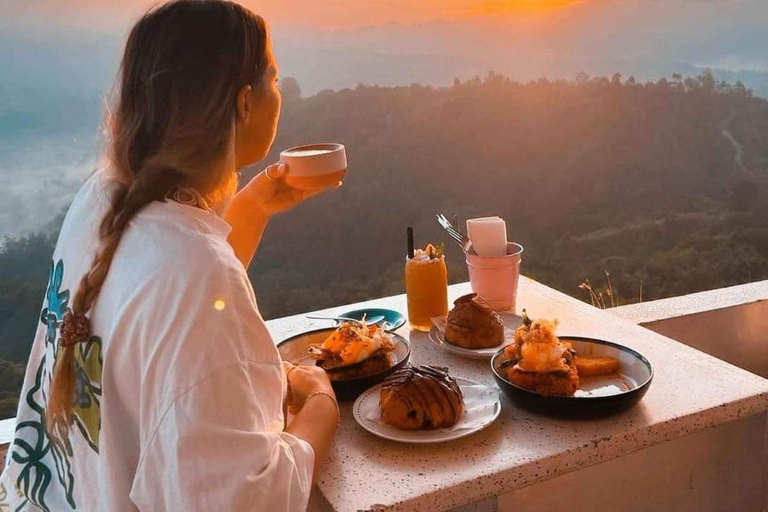 Bali: Kintamani Cafe, Waterfall, Temple and Cretya Ubud Tour